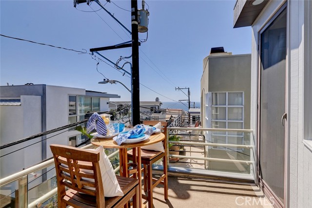417 20th Place, Manhattan Beach, California 90266, 3 Bedrooms Bedrooms, ,2 BathroomsBathrooms,Residential,Sold,20th,SB21058820