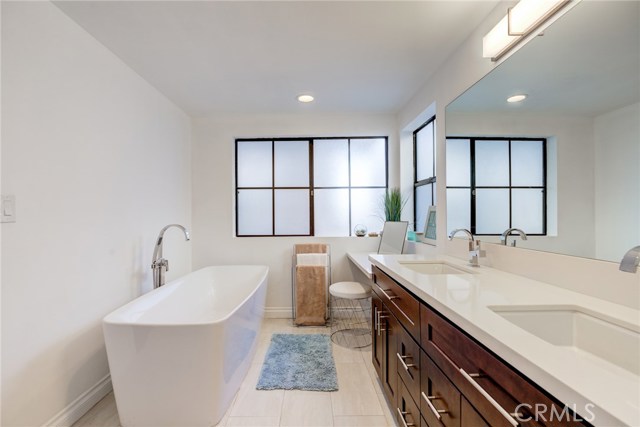 111 Guadalupe Avenue, Redondo Beach, California 90277, 4 Bedrooms Bedrooms, ,3 BathroomsBathrooms,Residential,Sold,Guadalupe,SB20243736