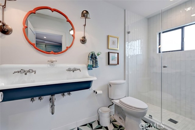 585 29th Street, Manhattan Beach, California 90266, 4 Bedrooms Bedrooms, ,3 BathroomsBathrooms,Residential,Sold,29th,SB21019167