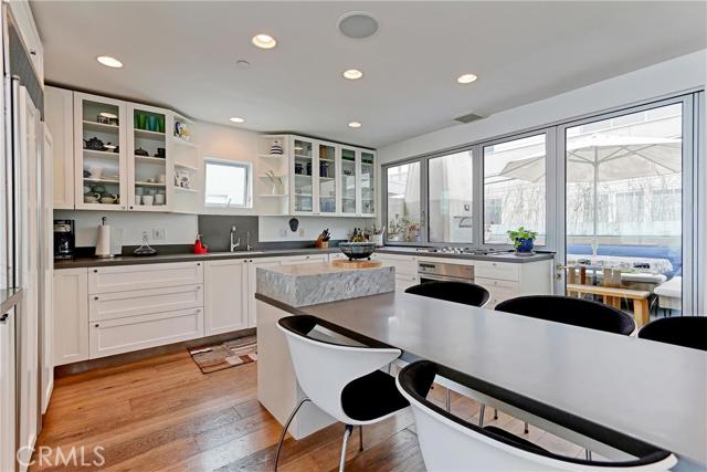 2417 Crest Drive, Manhattan Beach, California 90266, 3 Bedrooms Bedrooms, ,3 BathroomsBathrooms,Residential,Sold,Crest,SB17073042