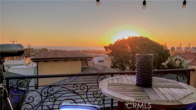 603 Juanita Avenue, Redondo Beach, California 90277, 4 Bedrooms Bedrooms, ,1 BathroomBathrooms,Residential,Sold,Juanita,SB20232273