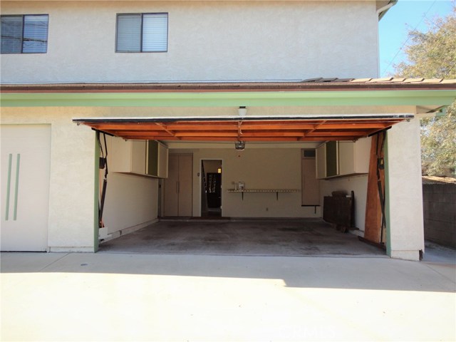 2-car garage w/ storage provides Direct Access to unit