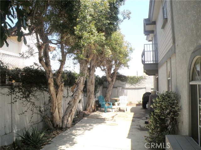 Private rear patio/yard