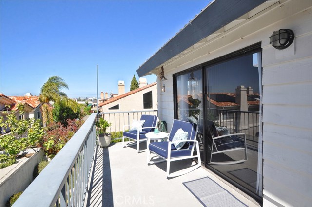 121 Prospect Avenue, Redondo Beach, California 90277, 2 Bedrooms Bedrooms, ,2 BathroomsBathrooms,Residential,Sold,Prospect,SB18229456