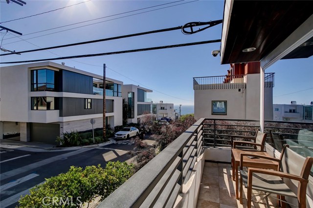 417 27th Street, Manhattan Beach, California 90266, 3 Bedrooms Bedrooms, ,1 BathroomBathrooms,Residential,Sold,27th,SB21023616