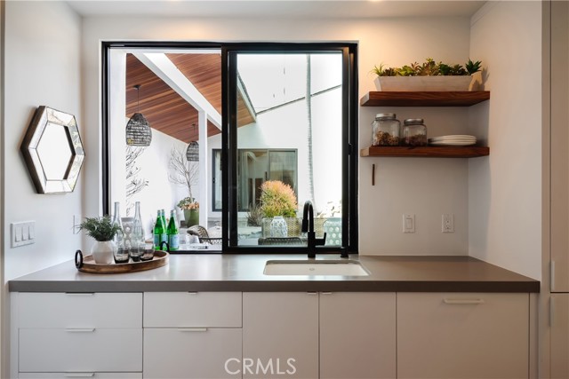 587 36th Street, Manhattan Beach, California 90266, 3 Bedrooms Bedrooms, ,2 BathroomsBathrooms,Residential,Sold,36th,SB21105044