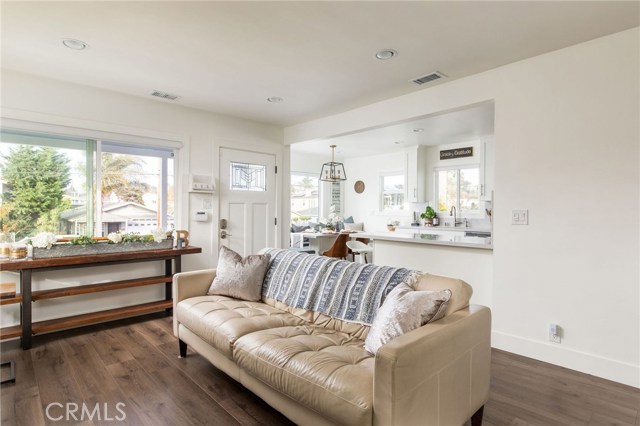 1012 Avenue C, Redondo Beach, California 90277, 4 Bedrooms Bedrooms, ,2 BathroomsBathrooms,Residential,Sold,Avenue C,SB19263287