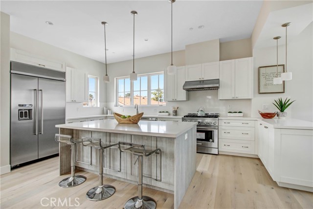 YOU HAVE TO LOVE THE KITCHEN!!