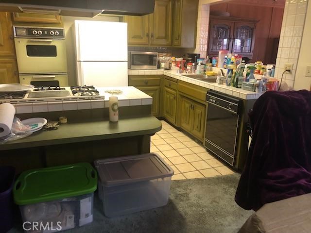 606 Faye Lane, Redondo Beach, California 90277, 5 Bedrooms Bedrooms, ,2 BathroomsBathrooms,Residential,Sold,Faye Lane,PW20205378