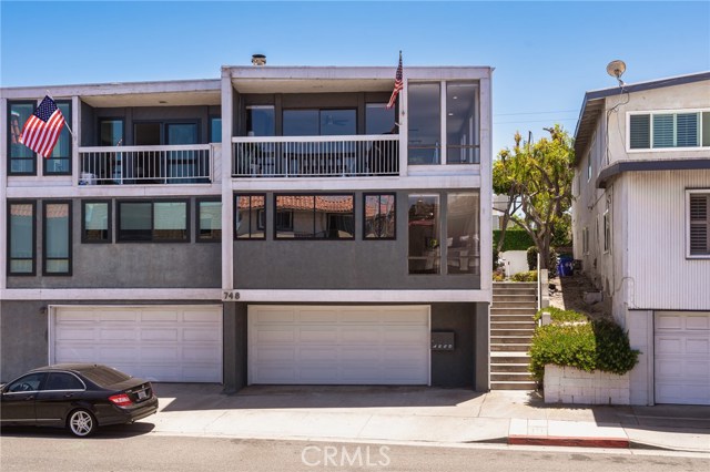 748 Manhattan Beach Boulevard, Manhattan Beach, California 90266, 3 Bedrooms Bedrooms, ,3 BathroomsBathrooms,Residential,Sold,Manhattan Beach,SB20129777