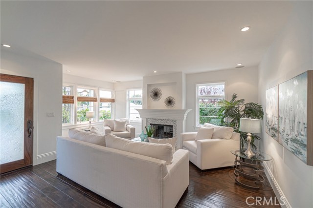 1111 8th Street, Hermosa Beach, California 90254, 4 Bedrooms Bedrooms, ,3 BathroomsBathrooms,Residential,Sold,8th,SB20223282