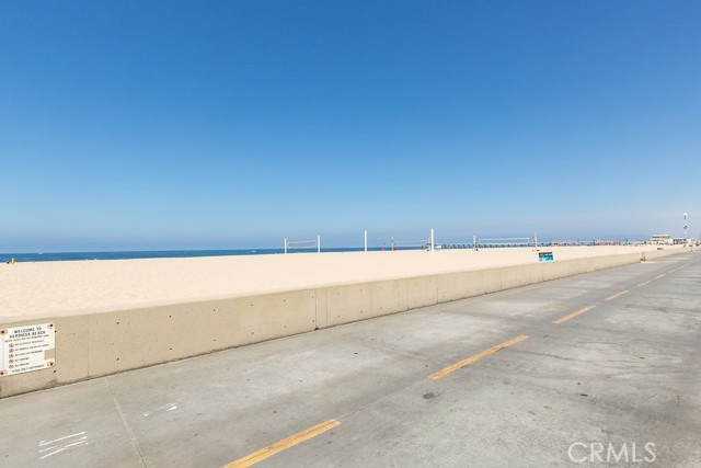 29 6th Street, Hermosa Beach, California 90254, 5 Bedrooms Bedrooms, ,5 BathroomsBathrooms,Residential,Sold,6th,SB21093779