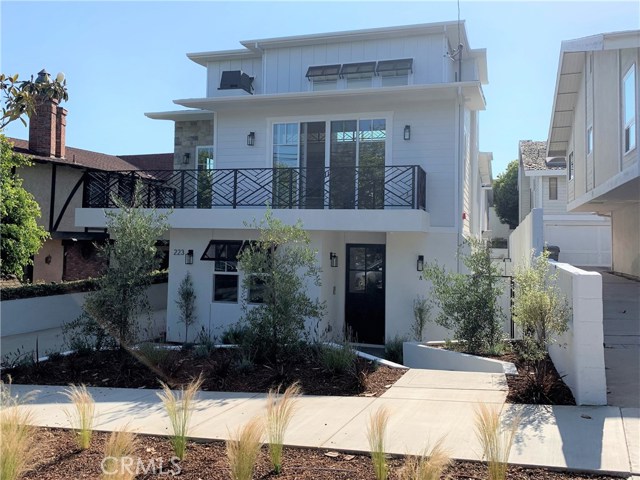 223 Irena Avenue, Redondo Beach, California 90277, 4 Bedrooms Bedrooms, ,3 BathroomsBathrooms,Residential,Sold,Irena,SB20117276