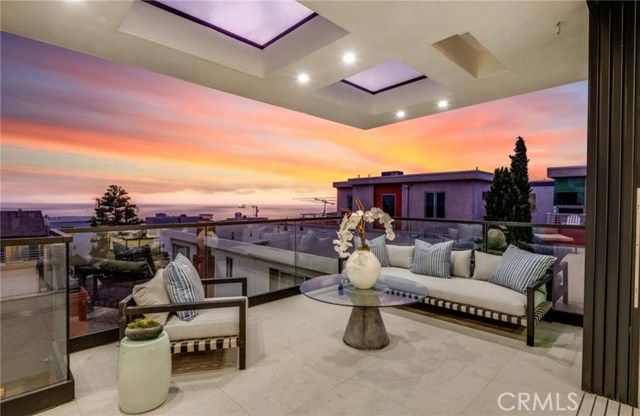 Enjoy an unobstructed sunset view all year long