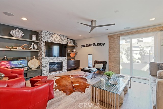 300 28th Street, Hermosa Beach, California 90254, 4 Bedrooms Bedrooms, ,4 BathroomsBathrooms,Residential,Sold,28th,SB18066666