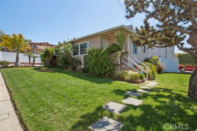 1900 Gates Avenue, Redondo Beach, California 90278, 3 Bedrooms Bedrooms, ,1 BathroomBathrooms,Residential,Sold,Gates,SB17065989