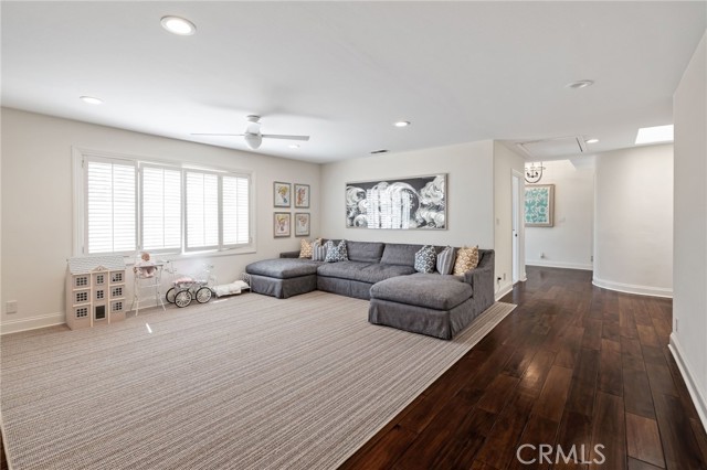 2200 Elm Avenue, Manhattan Beach, California 90266, 4 Bedrooms Bedrooms, ,3 BathroomsBathrooms,Residential,Sold,Elm,SB21076957