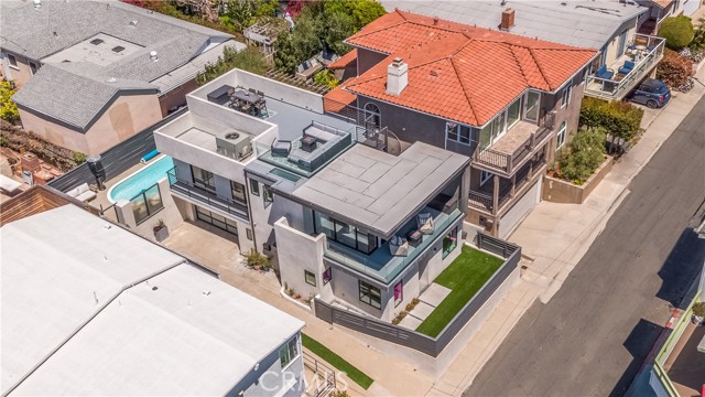 1017 8th Street, Hermosa Beach, California 90254, 3 Bedrooms Bedrooms, ,2 BathroomsBathrooms,Residential,Sold,8th,SB21081881