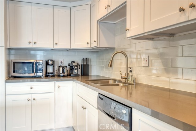 1911 Rockefeller Lane, Redondo Beach, California 90278, 2 Bedrooms Bedrooms, ,1 BathroomBathrooms,Residential,Sold,Rockefeller,SB20151257 1911 Rockefeller Lane, Redondo Beach, California 90278, 2 Bedrooms Bedrooms, ,1 BathroomBathrooms,Residential,Sold,Rockefeller,SB20151257