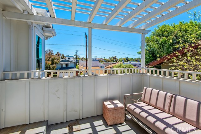 2201 Oak Avenue, Manhattan Beach, California 90266, 5 Bedrooms Bedrooms, ,5 BathroomsBathrooms,Residential,Sold,Oak,SB21126530