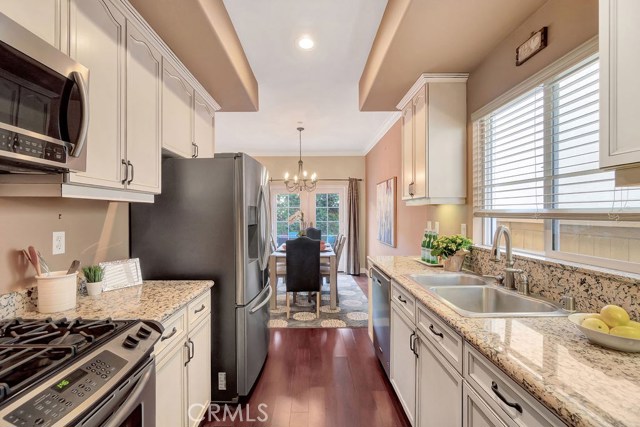 Designer touches throughout including slow-close drawers/ Designer touches throughout including slow-close drawers/