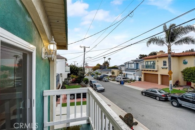 1206 9th Street, Hermosa Beach, California 90254, 3 Bedrooms Bedrooms, ,2 BathroomsBathrooms,Residential,Sold,9th,SB21084278