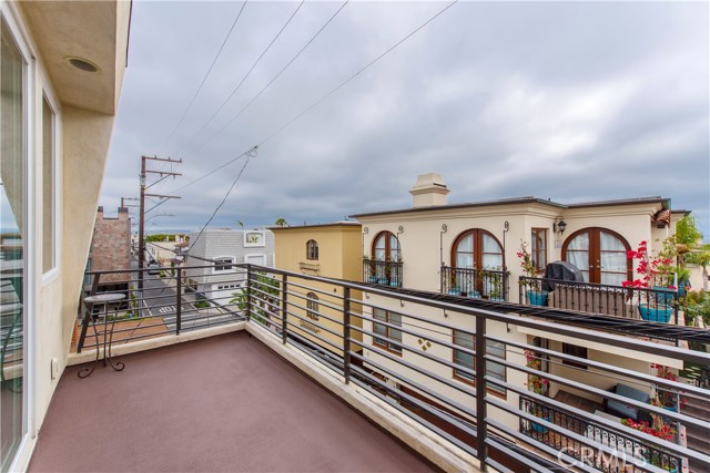 3108 Vista Drive, Manhattan Beach, California 90266, 3 Bedrooms Bedrooms, ,1 BathroomBathrooms,Residential,Sold,Vista,SB17115398