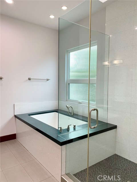 1933 Gates Avenue, Redondo Beach, California 90278, 4 Bedrooms Bedrooms, ,3 BathroomsBathrooms,Residential,Sold,Gates,SB21164757