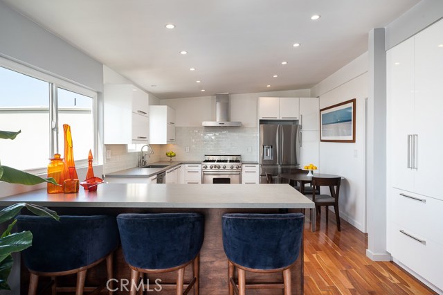 133 1st Street, Manhattan Beach, California 90266, 3 Bedrooms Bedrooms, ,2 BathroomsBathrooms,Residential,Sold,1st,SB20052011