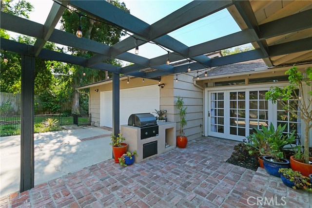 Built in natural gas BBQ grill adjacent to the 2 car garage.