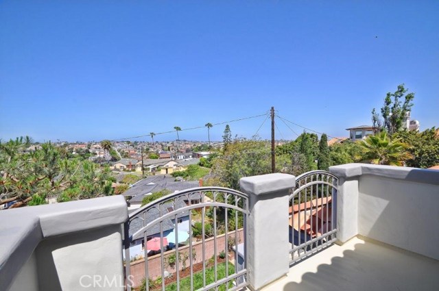 807 Meyer Lane, Redondo Beach, California 90278, 6 Bedrooms Bedrooms, ,3 BathroomsBathrooms,Residential,Sold,Meyer,SB18138806