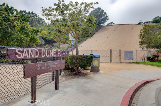 590 33rd Street, Manhattan Beach, California 90266, 3 Bedrooms Bedrooms, ,2 BathroomsBathrooms,Residential,Sold,33rd,SB19174873