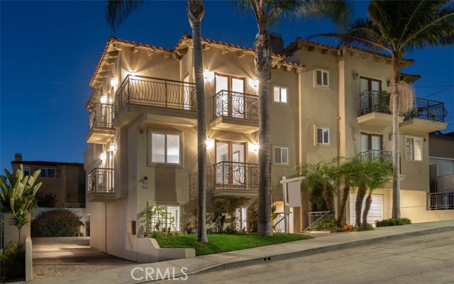 651 9th Street, Hermosa Beach, California 90254, 4 Bedrooms Bedrooms, ,4 BathroomsBathrooms,Residential,Sold,9th,SB18239409