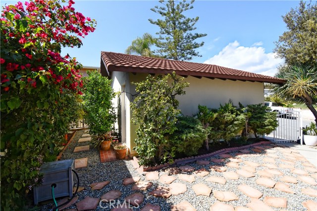Detached garage