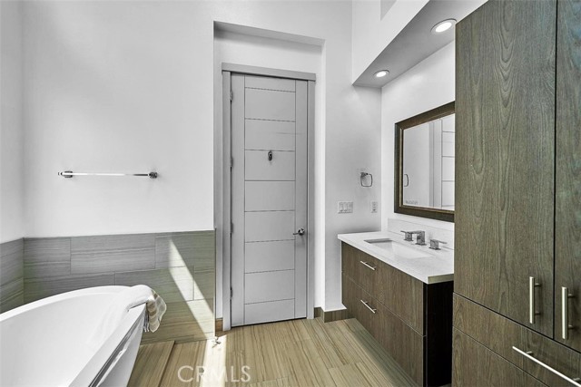 2408 Harriman Lane, Redondo Beach, California 90278, 4 Bedrooms Bedrooms, ,3 BathroomsBathrooms,Residential,Sold,Harriman,PV21066459