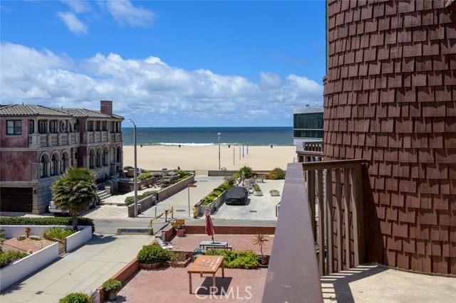 33 4th Street, Hermosa Beach, California 90254, 3 Bedrooms Bedrooms, ,Residential,Sold,4th,SB21088365