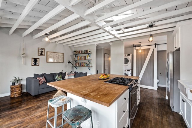 1708 Spreckels Lane, Redondo Beach, California 90278, 3 Bedrooms Bedrooms, ,2 BathroomsBathrooms,Residential,Sold,Spreckels,SB20220711