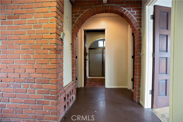 BRICK ACCENTS- HALLWAY