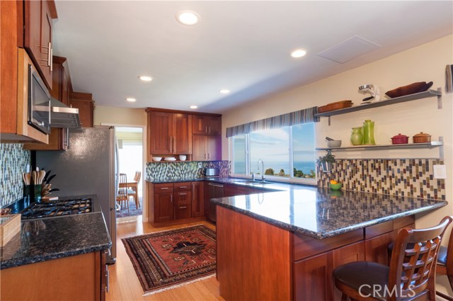 6825 Kings Harbor Drive, Rancho Palos Verdes, California 90275, 4 Bedrooms Bedrooms, ,3 BathroomsBathrooms,Residential,Sold,Kings Harbor,PV17059754