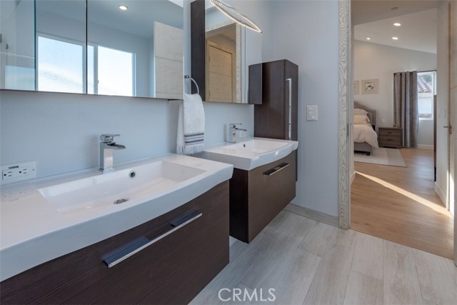 2019 Farrell Avenue, Redondo Beach, California 90278, 4 Bedrooms Bedrooms, ,3 BathroomsBathrooms,Residential,Sold,Farrell,PV18280425