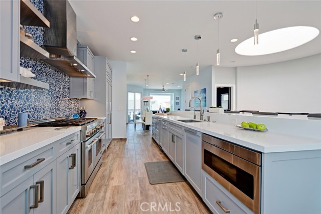 300 28th Street, Hermosa Beach, California 90254, 4 Bedrooms Bedrooms, ,4 BathroomsBathrooms,Residential,Sold,28th,SB18066666