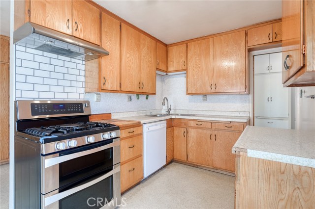 847 Avenue C, Redondo Beach, California 90277, 4 Bedrooms Bedrooms, ,2 BathroomsBathrooms,Residential,Sold,Avenue C,PV20079867