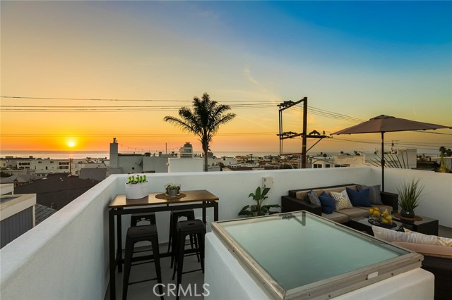 220 4th Street, Hermosa Beach, California 90254, 3 Bedrooms Bedrooms, ,4 BathroomsBathrooms,Residential,Sold,4th,PW18290182