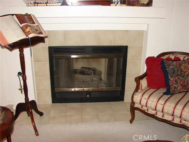 TILED GAS LOG FIREPLACE FOR COZY EVENINGS.