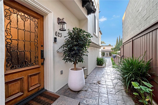 623 1st Place, Hermosa Beach, California 90254, 4 Bedrooms Bedrooms, ,2 BathroomsBathrooms,Residential,Sold,1st,SB21056223