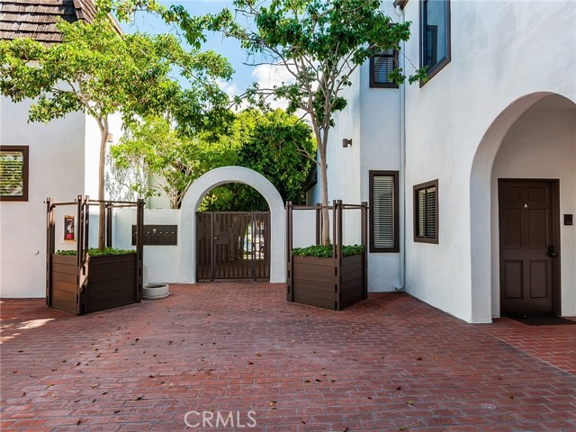 317 Broadway, Redondo Beach, California 90277, 3 Bedrooms Bedrooms, ,2 BathroomsBathrooms,Residential,Sold,Broadway,SB17224085