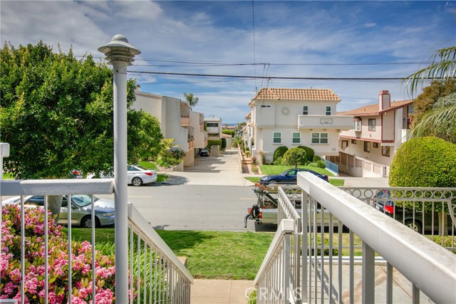 114 Guadalupe Avenue, Redondo Beach, California 90277, 2 Bedrooms Bedrooms, ,Residential,Sold,Guadalupe,SB19074799