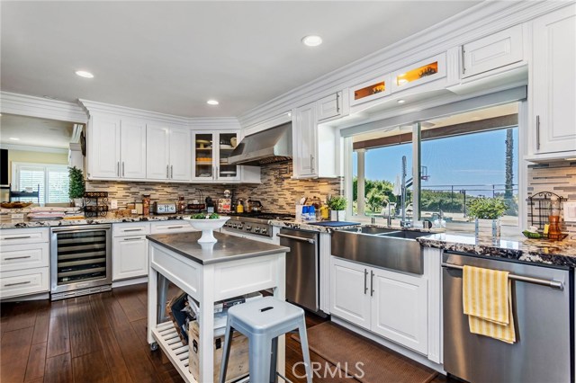The gorgeous Farmer sink compliments the beautifully updated kitchen.