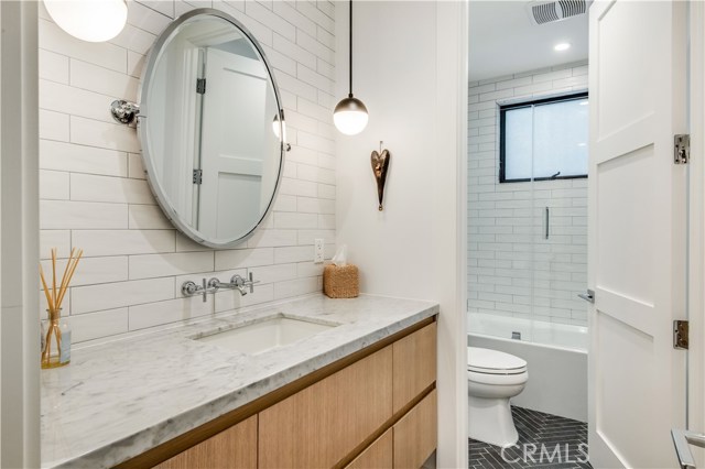 942 15th Street, Hermosa Beach, California 90254, 4 Bedrooms Bedrooms, ,2 BathroomsBathrooms,Residential,Sold,15th,SB20137355