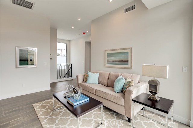 1909 Huntington Lane, Redondo Beach, California 90278, 4 Bedrooms Bedrooms, ,3 BathroomsBathrooms,Residential,Sold,Huntington,PV18234463
